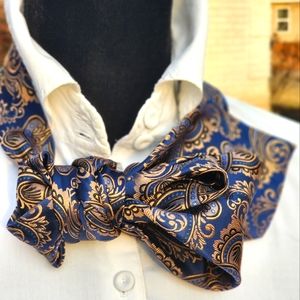 Unisex BOSTON Necktie Escarpe